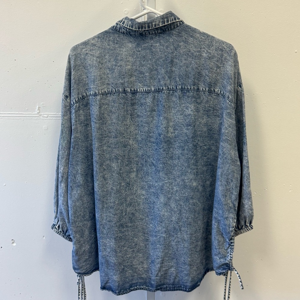 🍁Marc New York Acid Wash Tencel Oversized Cutouts Denim Button Down Shirt Medium - Picture 2 of 13